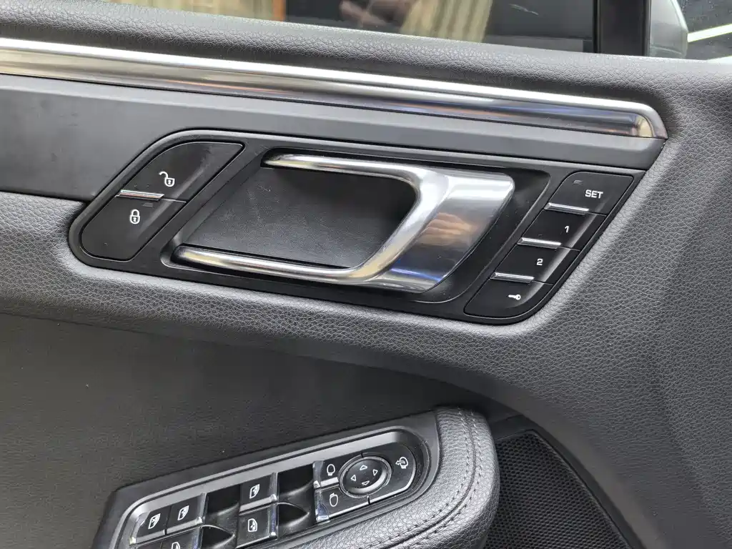 Porsche Macan 2016 — фото 14
