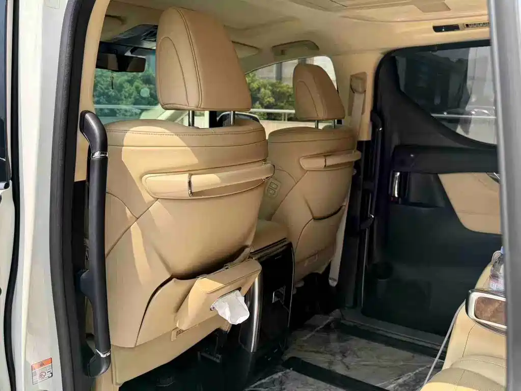 Toyota Alphard 2023 — фото 6