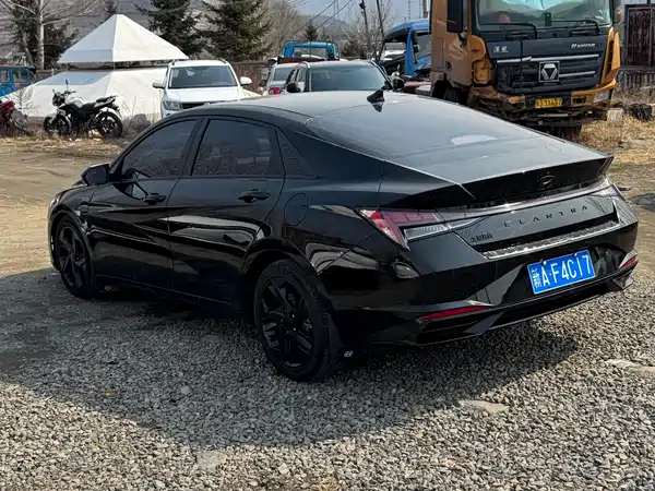 Hyundai Elantra 2022