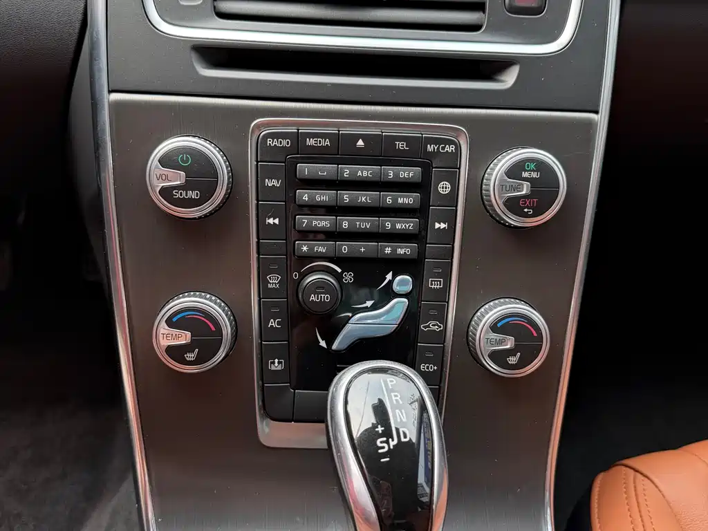 Volvo S60 2015 — фото 14