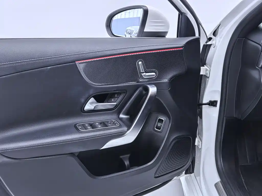 Mercedes-Benz A-Class 2023 — фото 17
