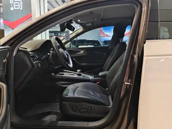 Audi A4L 2017