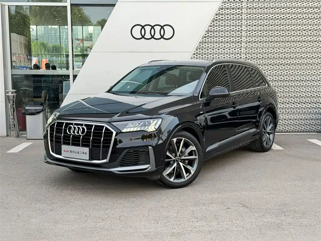 Audi Q7 2020 — фото 1