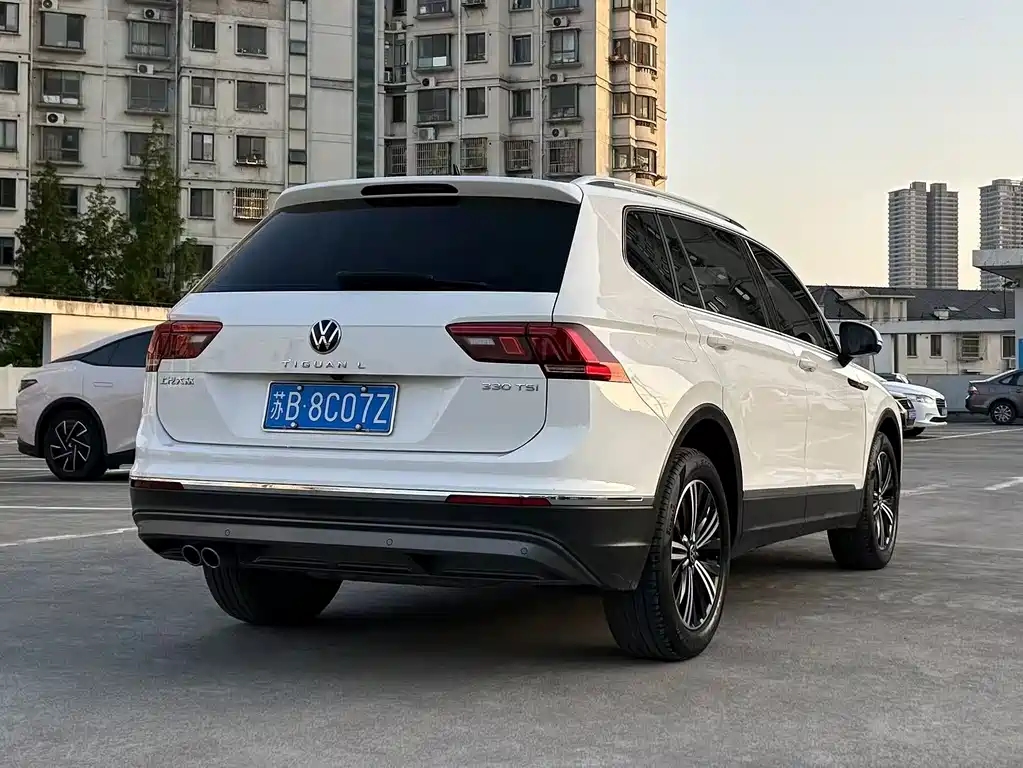 Volkswagen Tiguan L 2021 — фото 8
