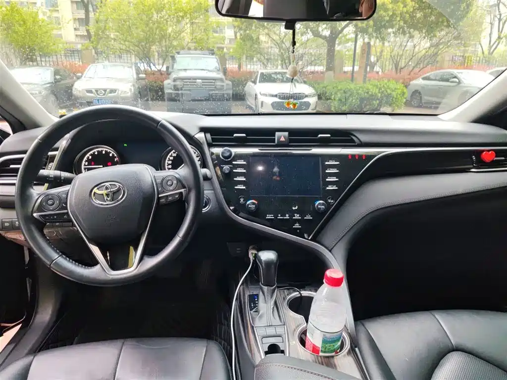 Toyota Camry 2018 — фото 13