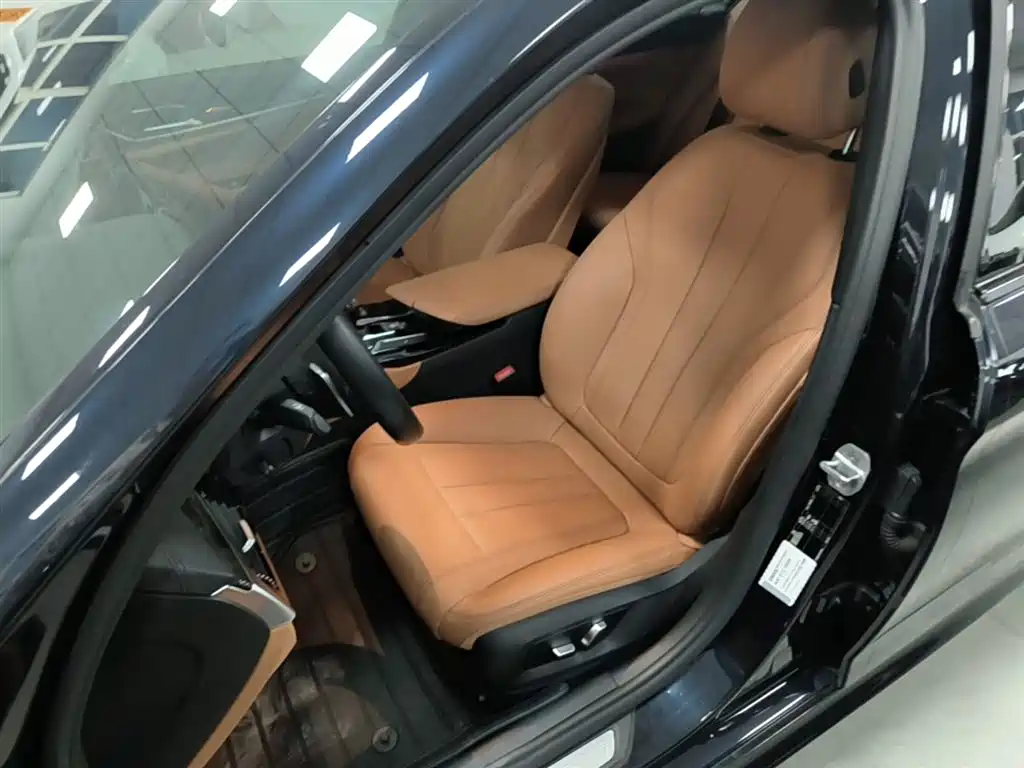 BMW 5 Series 2018 — фото 15