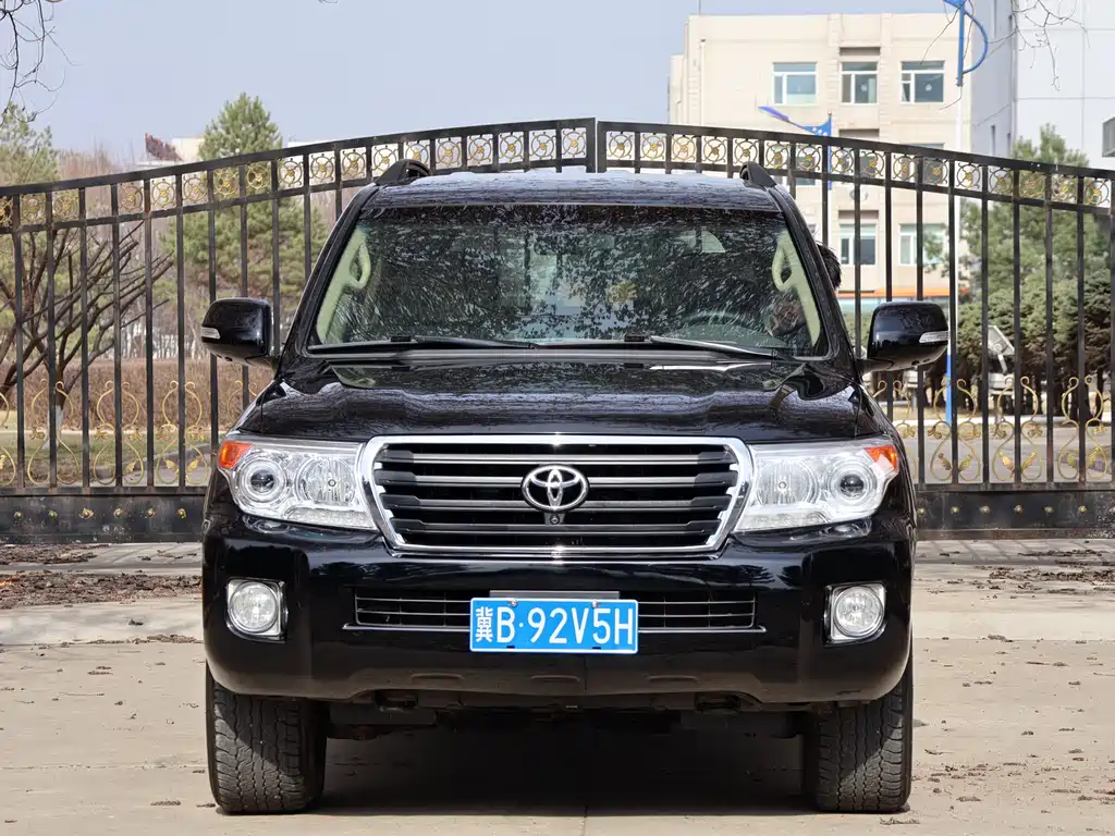 Toyota Land Cruiser 2017 — фото 2