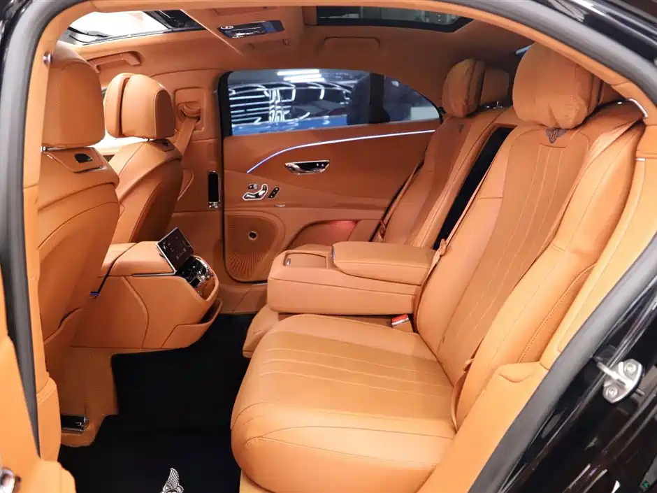 Bentley Flying Spur 2023 — фото 8