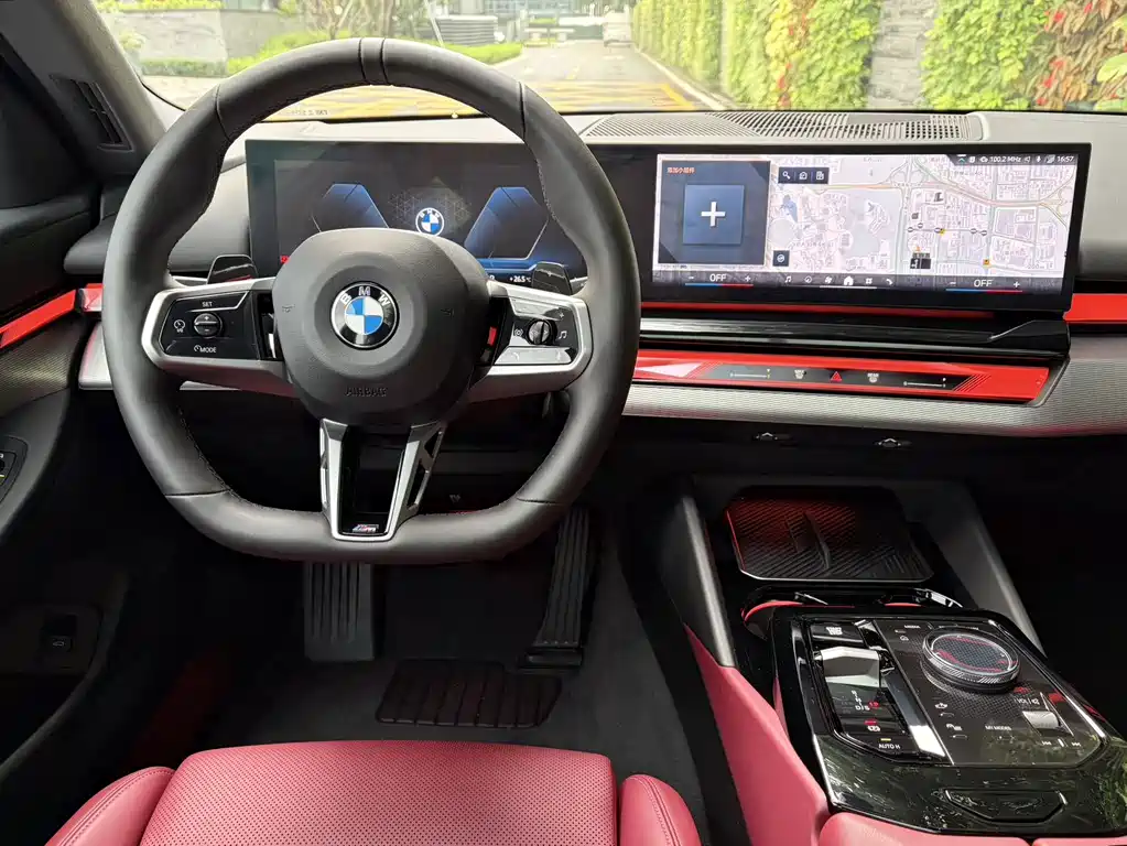 BMW 5 Series 2025 — фото 12