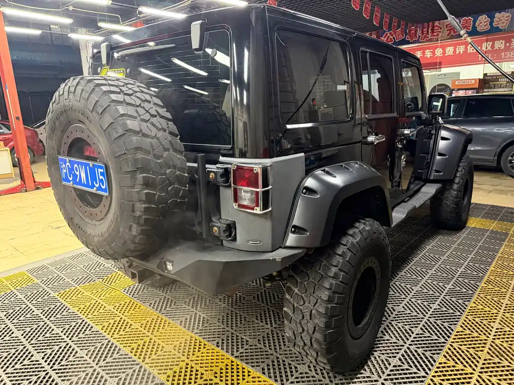 Jeep Wrangler 2012 — фото 25