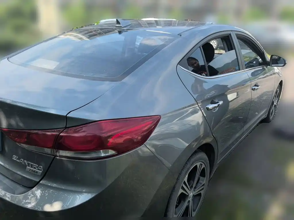 Hyundai Elantra 2019 — фото 5