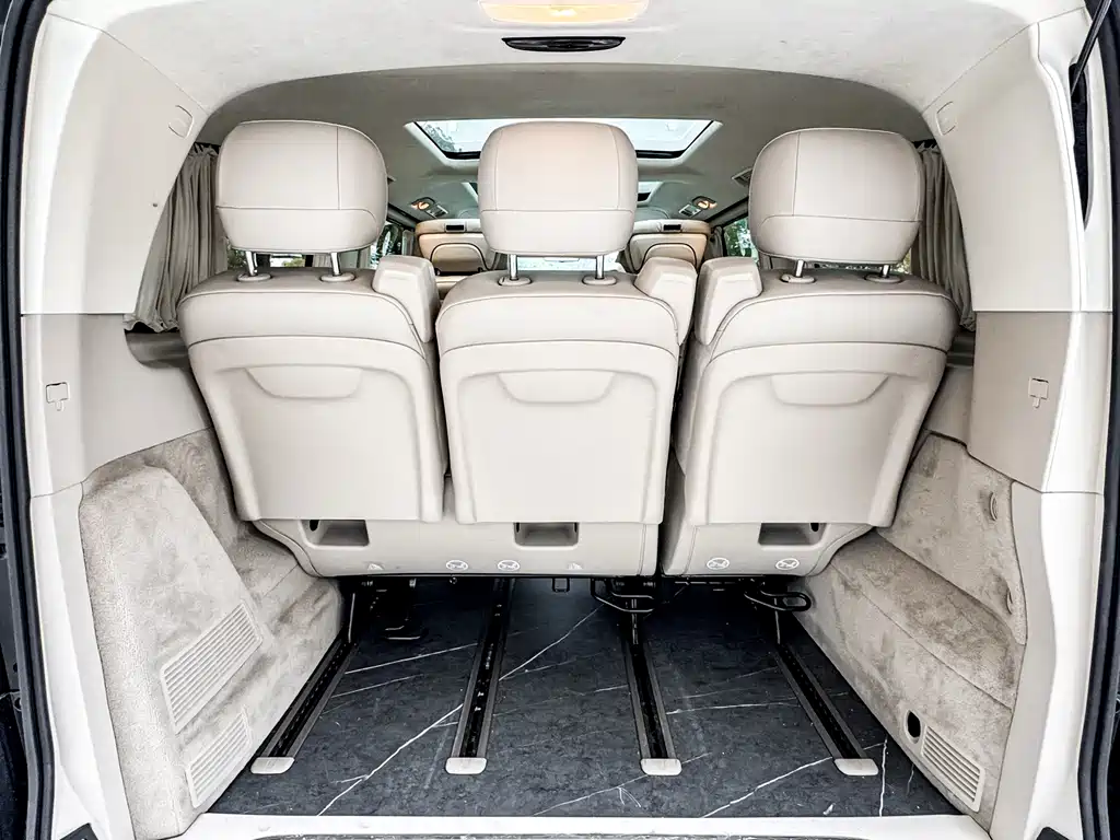 Mercedes-Benz V-Class 2023 — фото 26