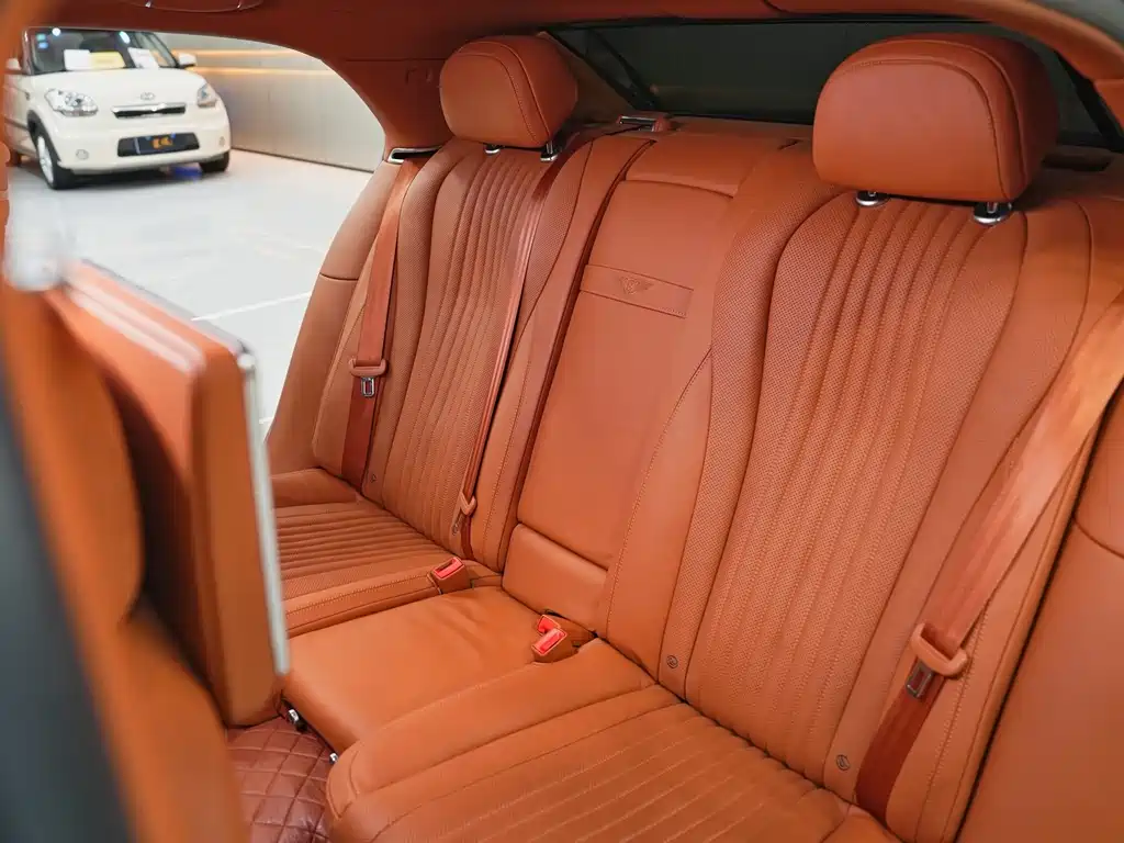 Bentley Flying Spur 2017 — фото 22