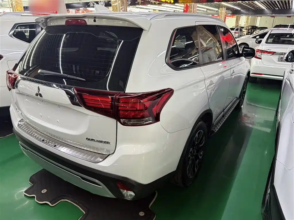 Mitsubishi Outlander 2019 — фото 7