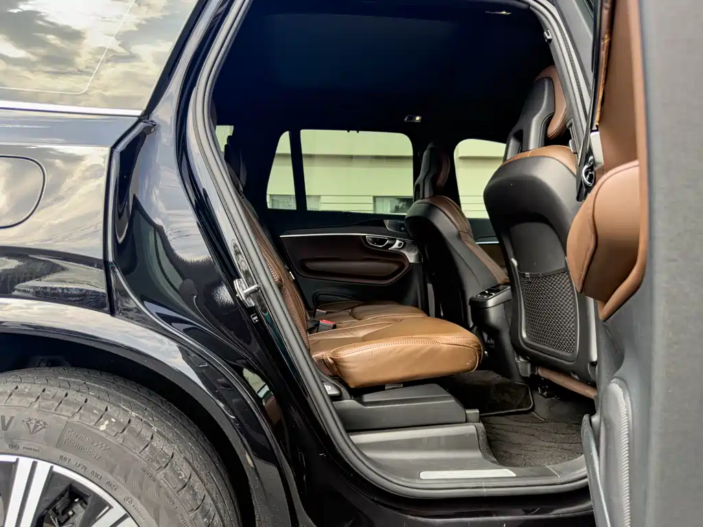 Volvo XC90 2021 — фото 25