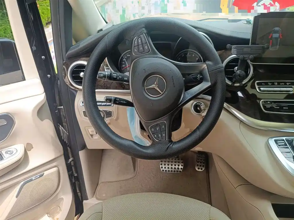 Mercedes-Benz V-Class 2016 — фото 11