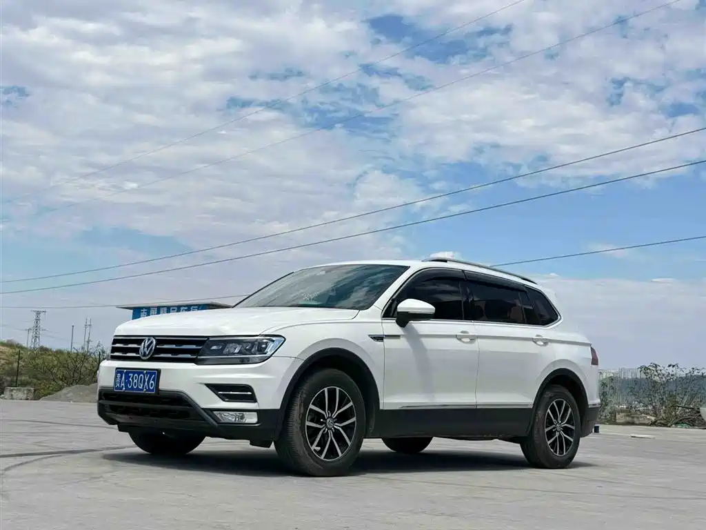 Volkswagen Tiguan L 2017 — фото 1