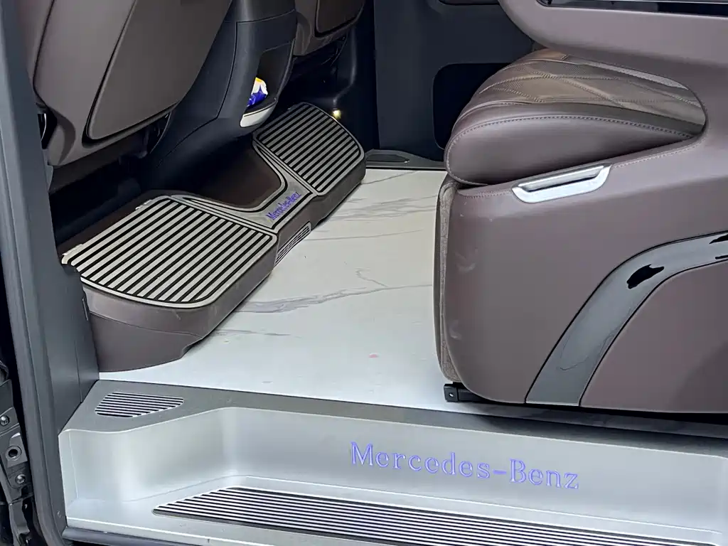 Mercedes-Benz V-Class 2025 — фото 18