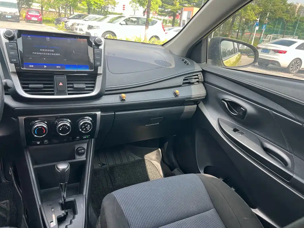 Toyota Yaris L 2016 — фото 18