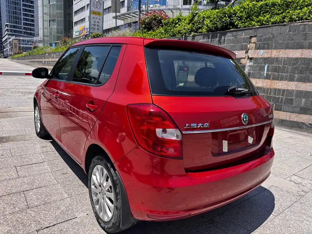 Skoda Fabia 2013 — фото 14