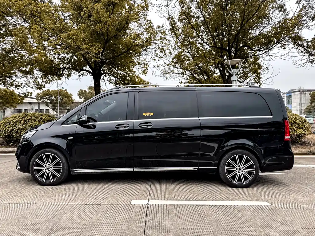 Mercedes-Benz V-Class 2023 — фото 29