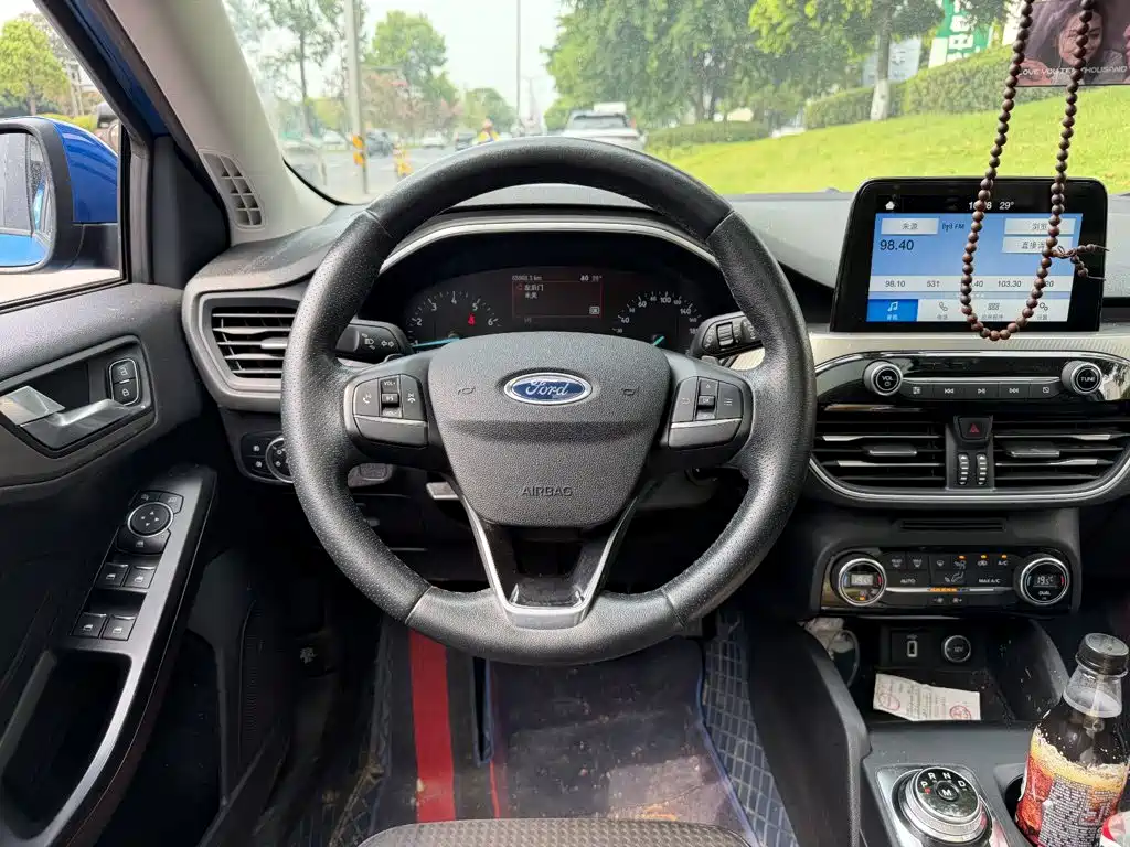 Ford Focus 2019 — фото 14