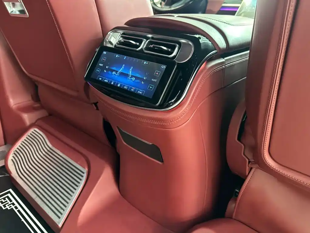 Mercedes-Benz Vito 2023 — фото 13