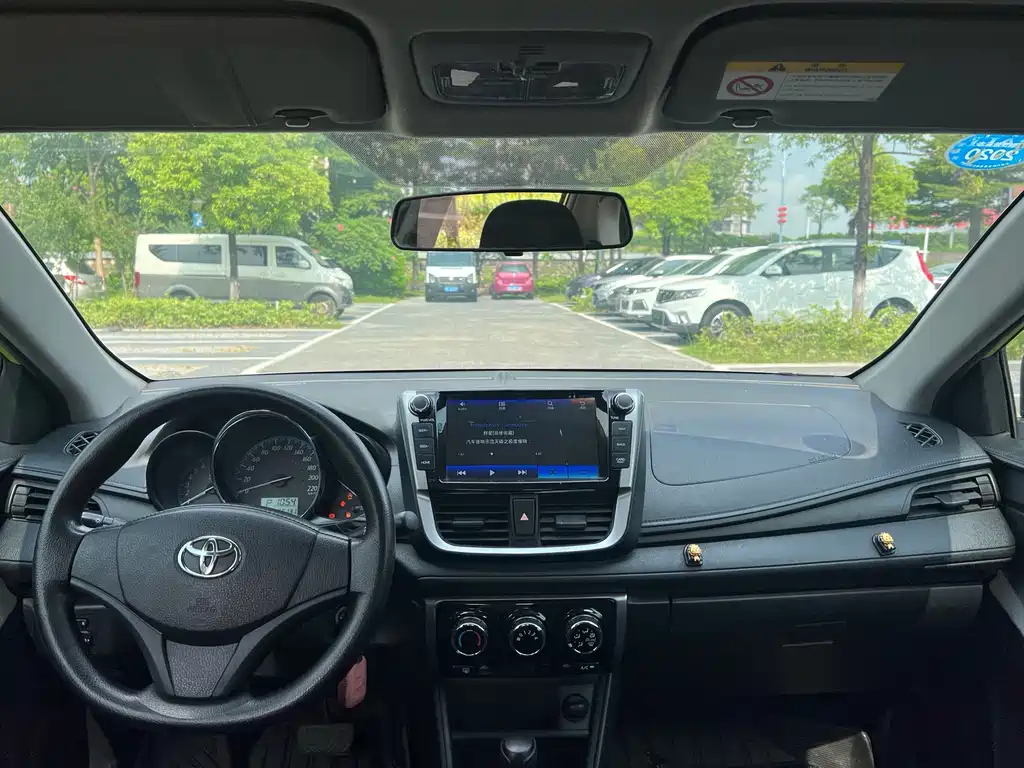 Toyota Yaris L 2016 — фото 13