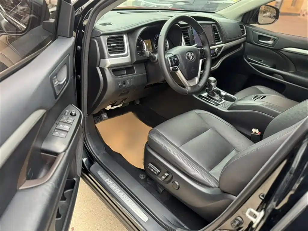 Toyota Highlander 2017 — фото 14
