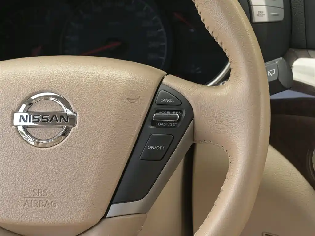 Nissan Quest 2015 — фото 13