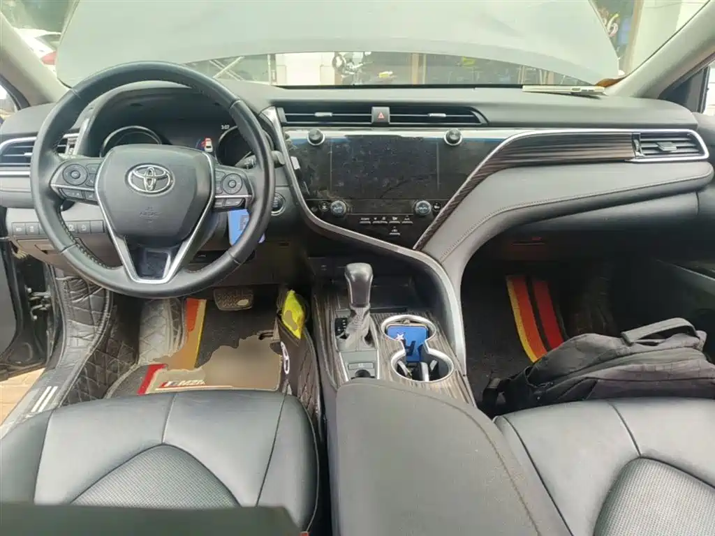 Toyota Camry 2020 — фото 10