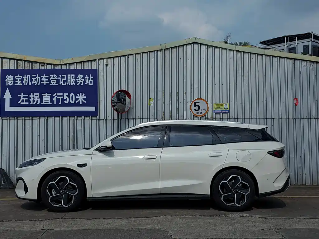 BYD Seal 06 DM-i Wagon 2026 — фото 4