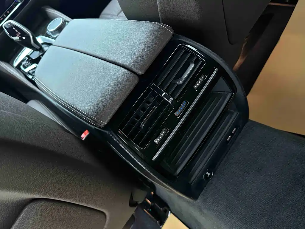 BMW 5 Series 2021 — фото 10