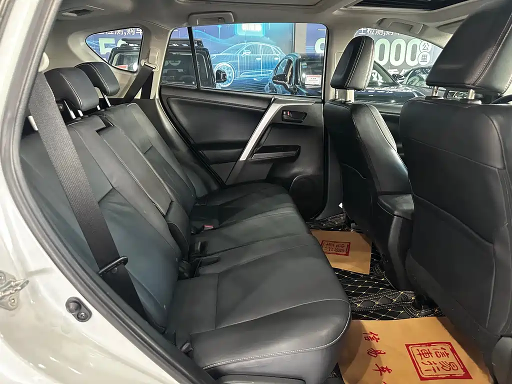 Toyota RAV4 2017 — фото 6