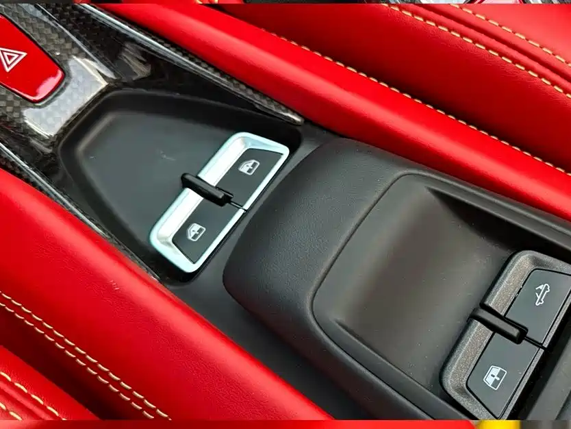 Ferrari F8 2020 — фото 9