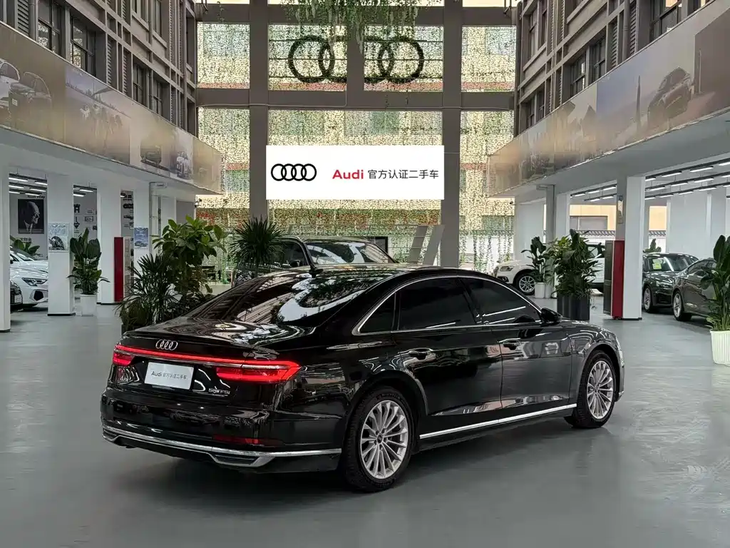 Audi A8 2022 — фото 4