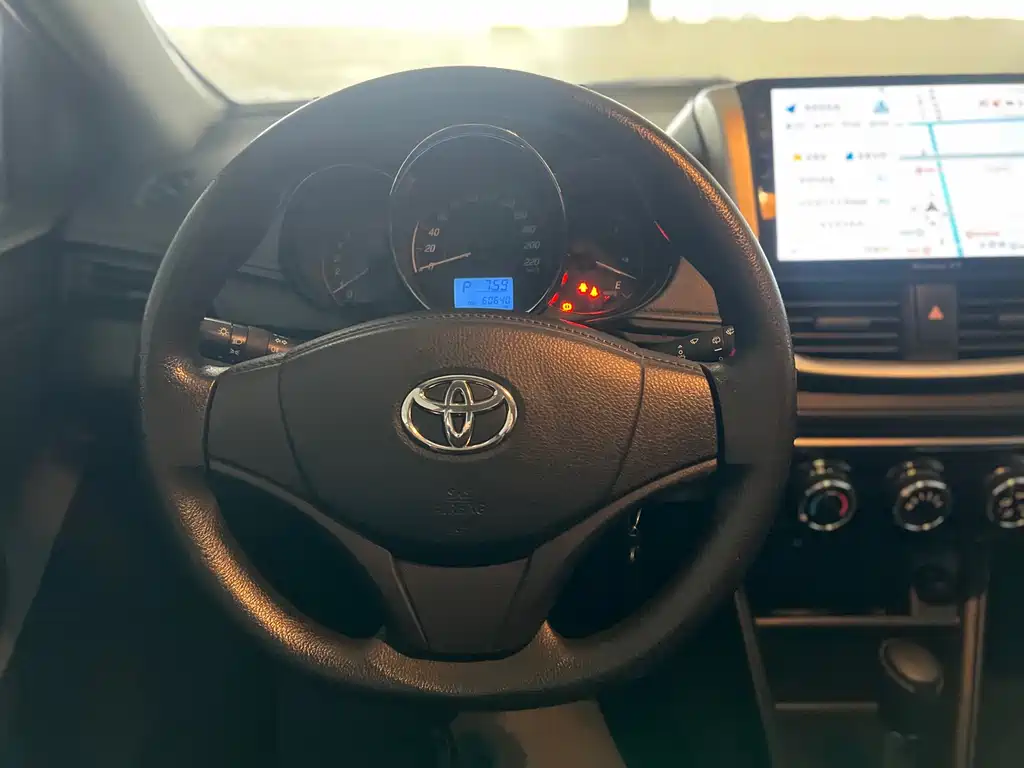 Toyota Yaris L 2020 — фото 11