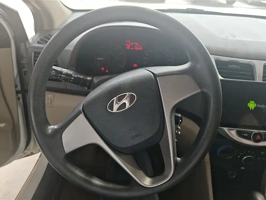 Hyundai Verna 2016 — фото 15