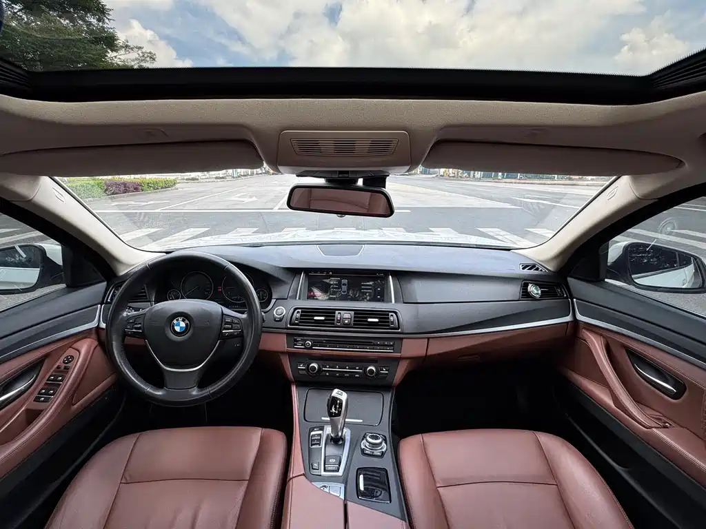 BMW 5 Series 2017 — фото 9