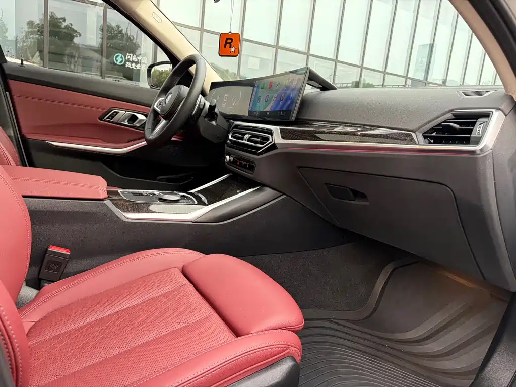 BMW 3 Series 2024 — фото 12