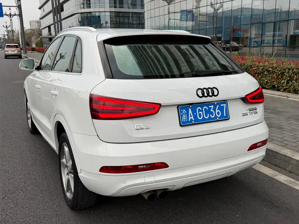 Audi Q3 2015 — фото 14