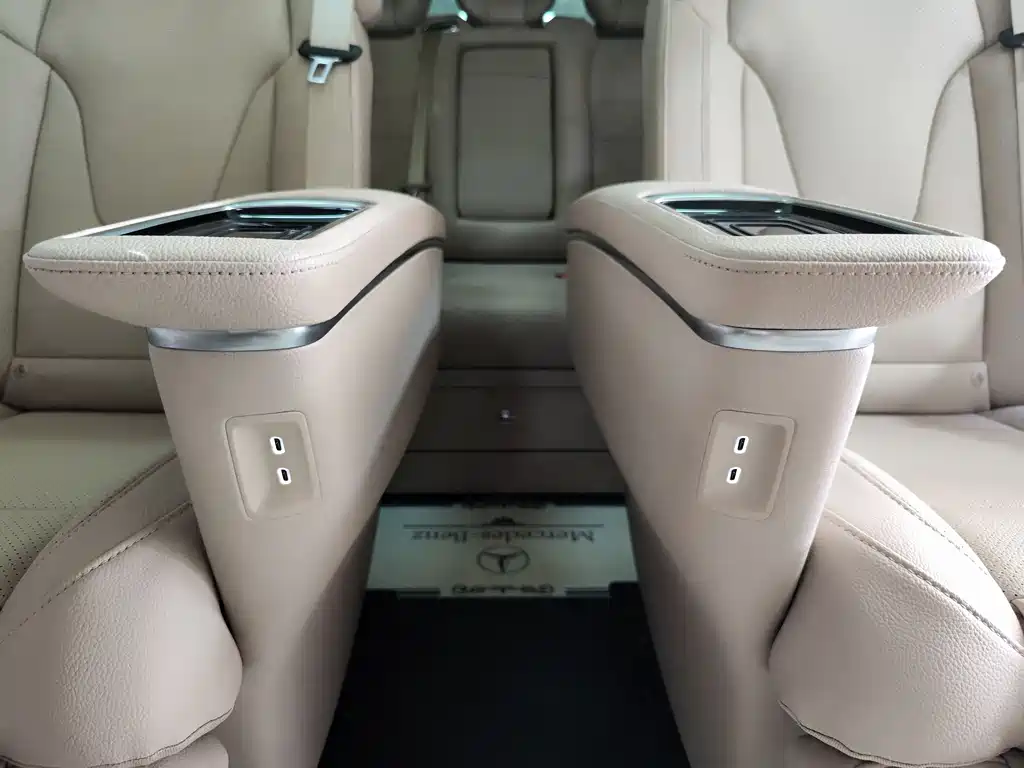 Mercedes-Benz V-Class 2021 — фото 24