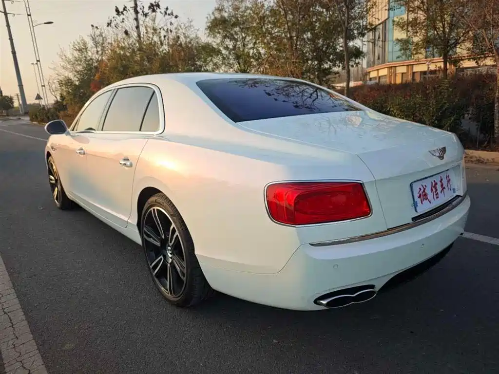 Bentley Flying Spur 2018 — фото 14