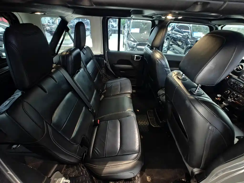 Jeep Wrangler 2021 — фото 11