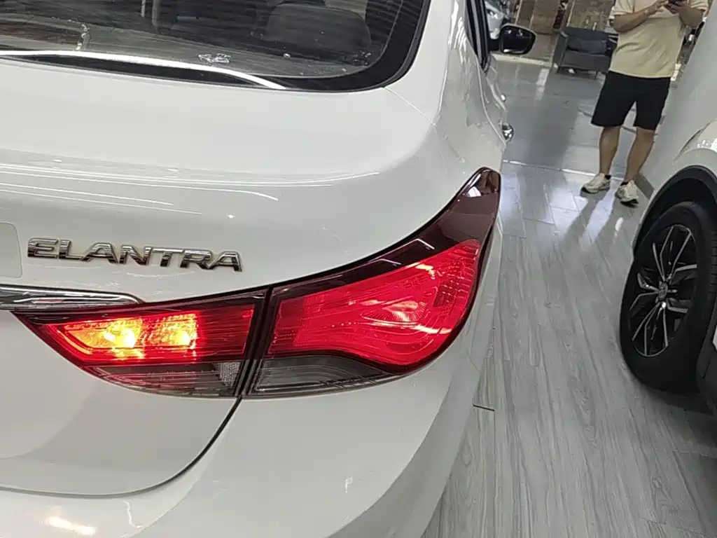 Hyundai Elantra Langdong 2016 — фото 24