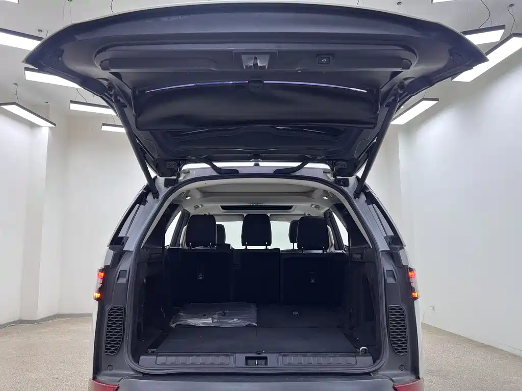 Land Rover Discovery 2017 — фото 33