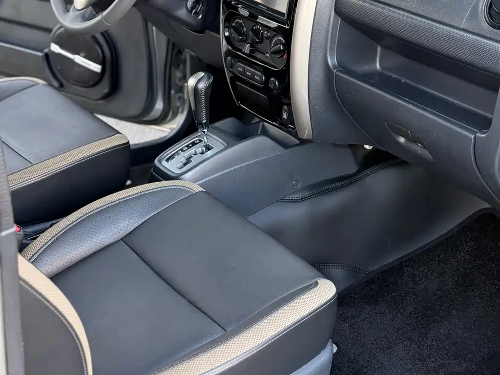 Suzuki Jimny 2015 — фото 9