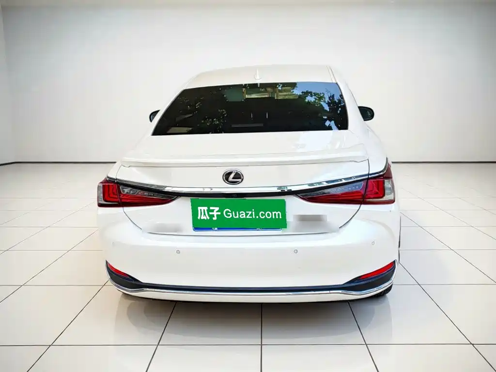 Lexus ES 2023