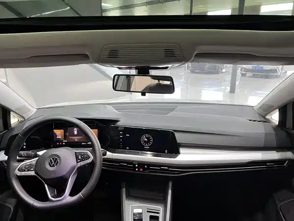 Volkswagen Golf 2024