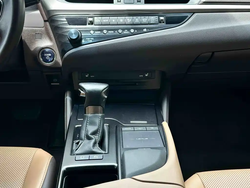 Lexus ES 2020 — фото 5